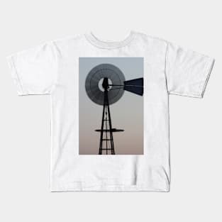 Country Windmill in MOTION Kids T-Shirt